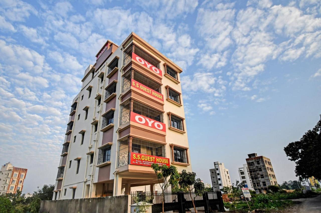 Oyo Flagship 84655 S S Guest House Kolkata Ngoại thất bức ảnh